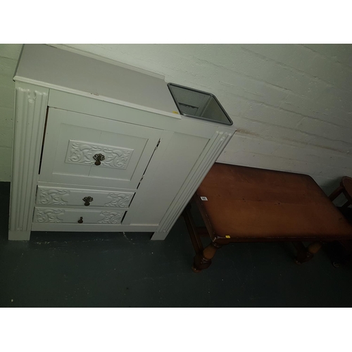 660 - Storage cupboard and coffee table