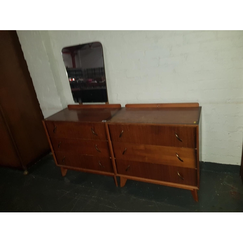 669 - Dressing chest and chest of drawers