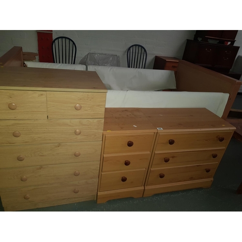 690 - Quantity of furniture including 3 draw chest of drawers