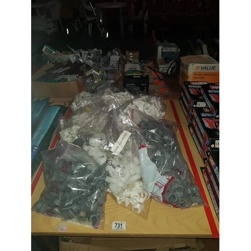 731 - Quantity of pipe clips