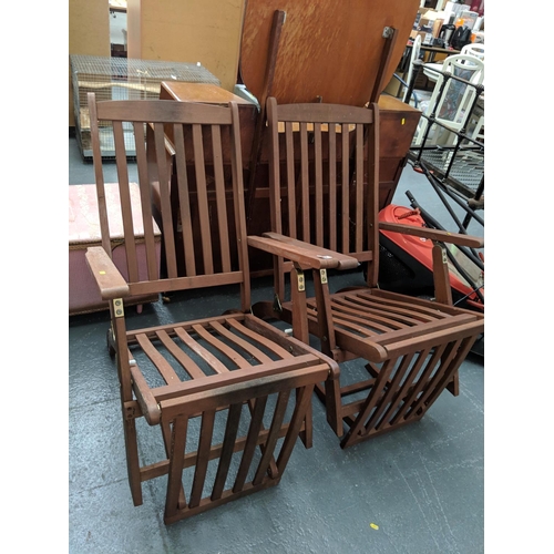 532 - 2 wooden fold up deckchairs