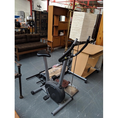 535 - Magnetic exercise bike and two standard lamps