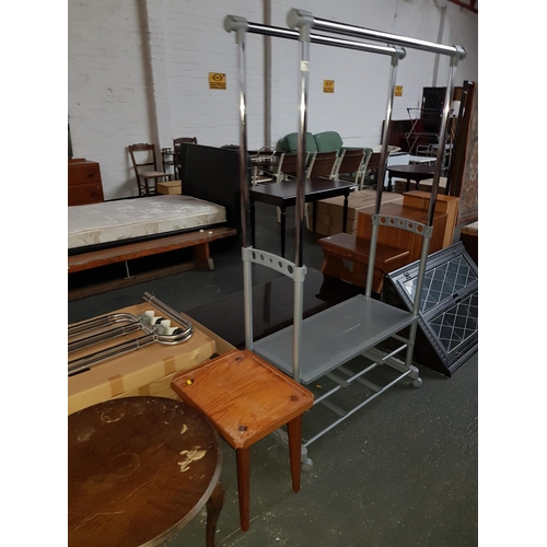 797 - Two tables and a clothes rail