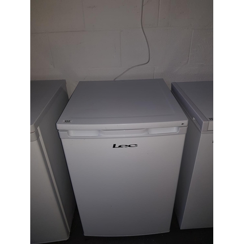 852 - LEC undercounter fridge