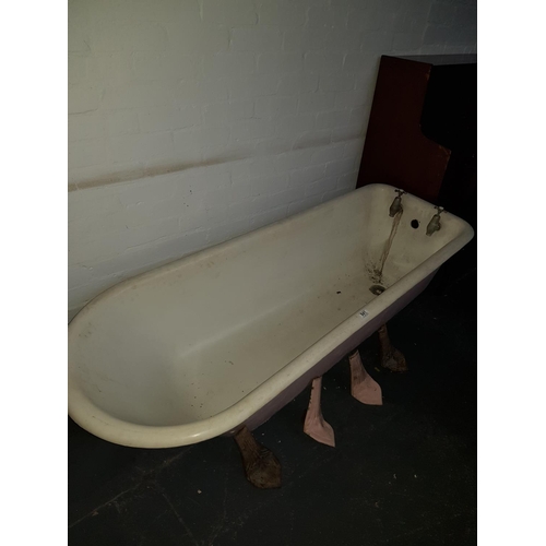 841 - 1920's freestanding roll top cast iron bath with feet