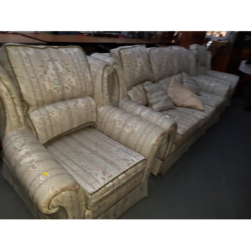 885 - A 3 seater settee and two matching armchairs