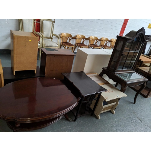 690 - Quantity of furniture to include glass topped coffee table, display cabinet etc.