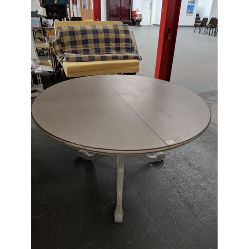 841 - A circular tilt top dining table