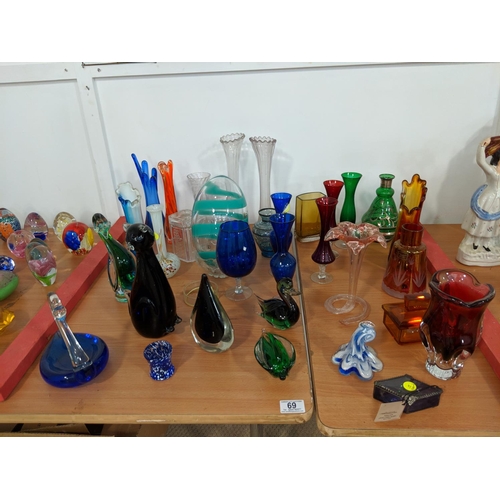 69 - A selection of glassware including Medina