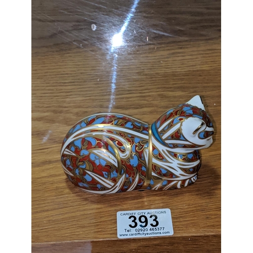 393 - A Royal Crown Derby Imari paperweight sleeping cat with gold button