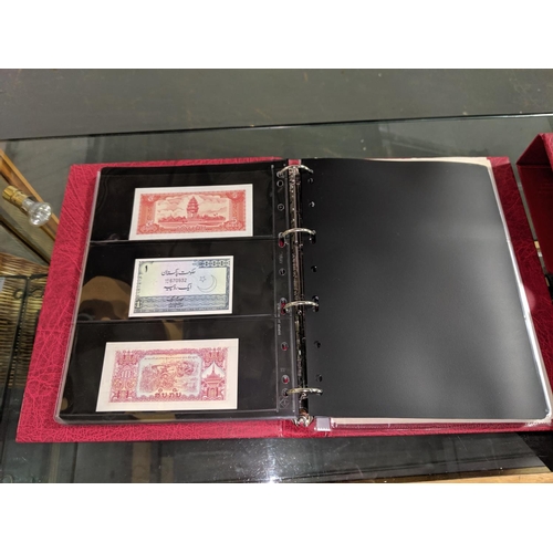 471 - An album of world bank notes mainly mint