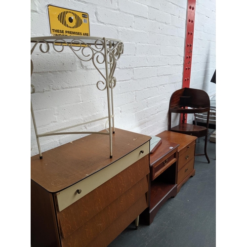 509 - Chest of drawers,bedside cabinet etc