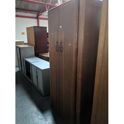550 - An oak double door wardrobe
