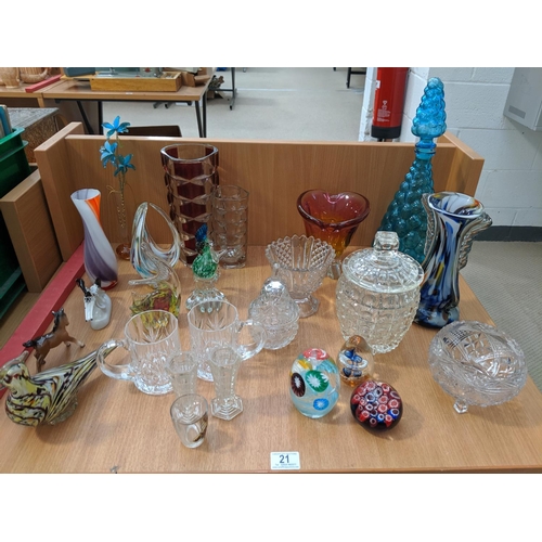 21 - A collection of glass to include Murano