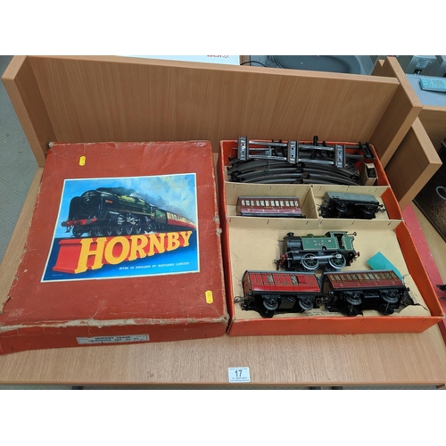 17 - Hornby boxed No. 51 O gauge clockwork train set