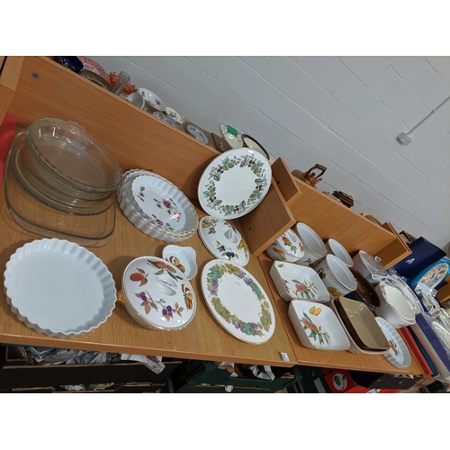 10 - Quantity of Royal Worcester Evesham ovenware together with Corning White Vision pans, pyrosil etc.