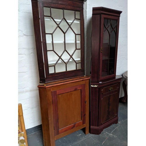 700 - 2 corner cabinets