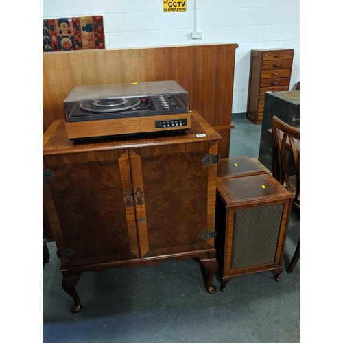 213 - A vintage dynatron stereo system in cabinet- Garrard turntable