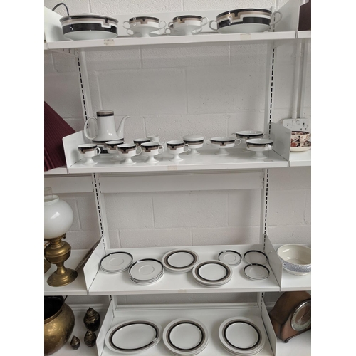 71 - A comprehensive Rosenthal studioline dinner service