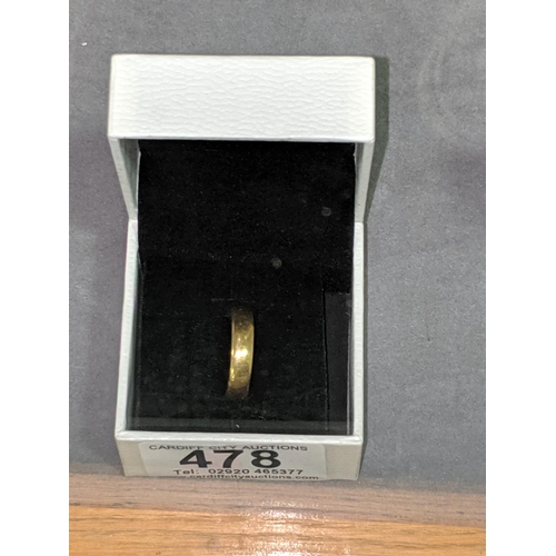 478 - A 22k gold wedding band in excess of 5 1/2 grams