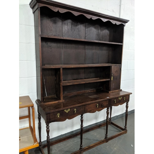 207 - An early oak dresser