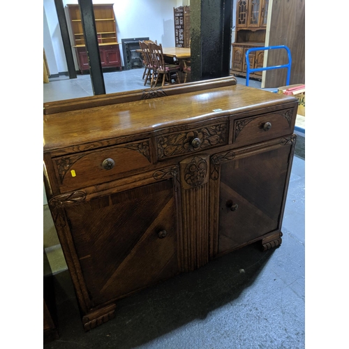 210 - An oak 1930's sideboard