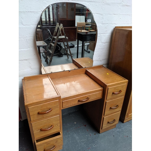 842 - A mirrored dressing table