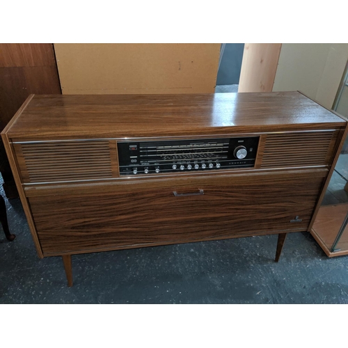 862 - A Grundig radiogram