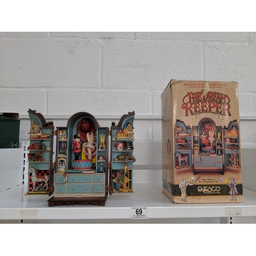 69 - An Enesco corporation musical toy cabinet 'The Dream Keeper' - lead missing and a Dk'tronics keyboar... 