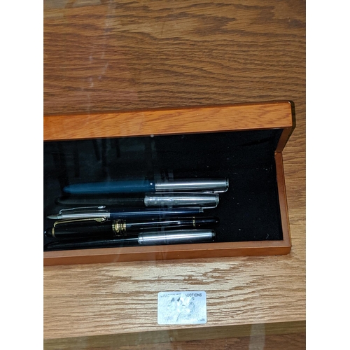 495 - 3 Parker fountain pens, a Parker rollerball pen and a fountain pen marked Mont Blanc