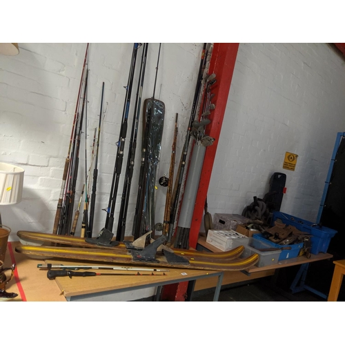 800 - Vintage water skis, tools, golf clubs and fishing rods etc.