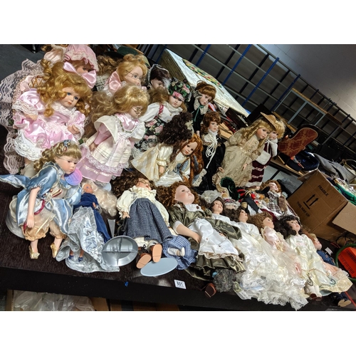801 - A large collection of dolls