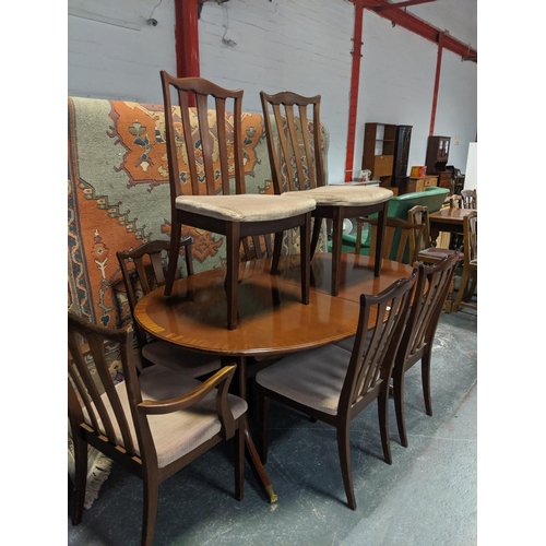 750 - An extending dining table and eight chairs