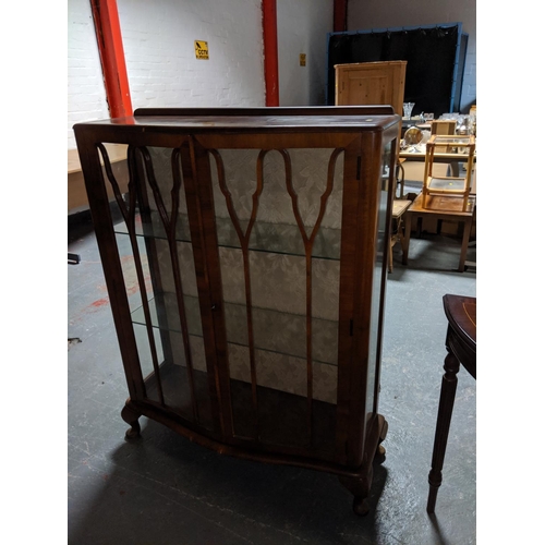 789 - A glass fronted display cabinet