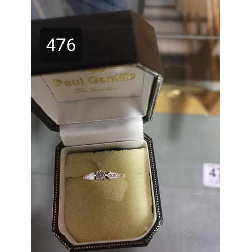 476 - An 18k gold and diamond engagement ring