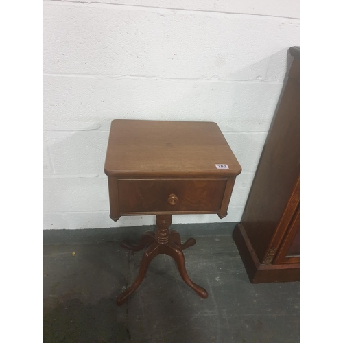 203 - A mahogany workbox with single drawer