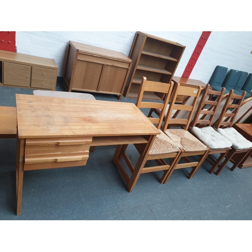 543 - A desk and four dining chairs