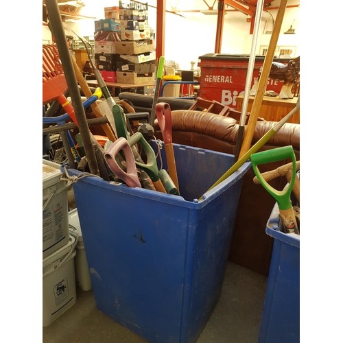 544 - A quantity of gardening tools in large bucket