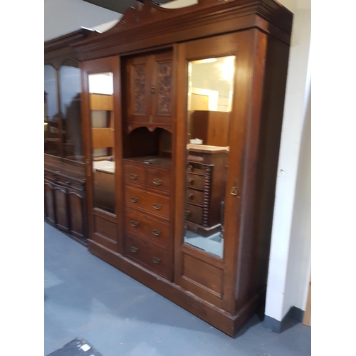 256 - A mahogany triple fitted bedroom compactum
