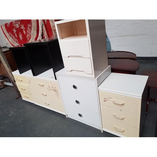 553 - 2 x 3 drawer chest of drawers, a pair of 3 drawer bedside cabinets etc