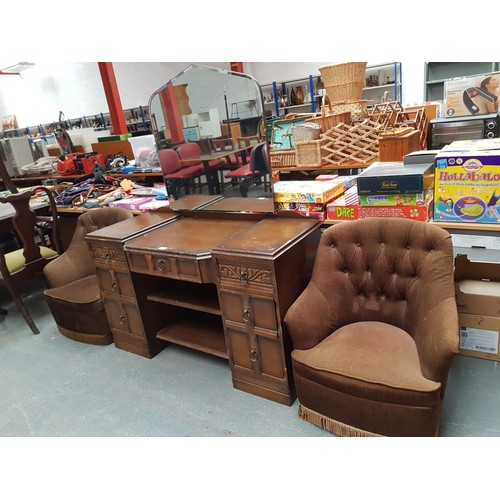 585 - A 7 drawer vintage dressing chest with mirror and a pair of matching bedroom chairs