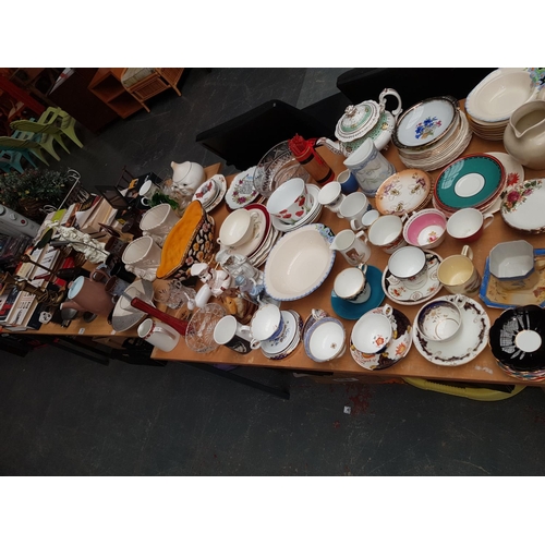 375 - A quantity of miscellaneous items to include china, glassware, cameras etc