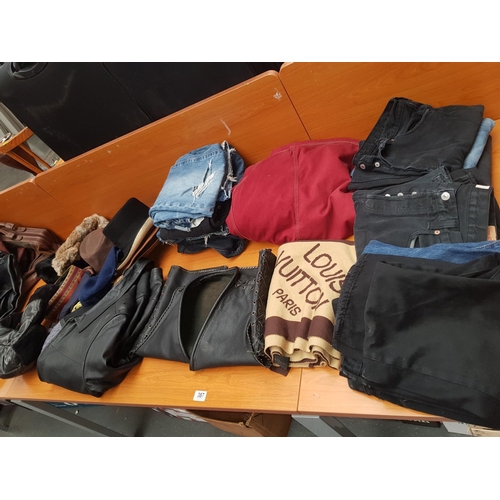 387 - A quantity of Levi 501 jeans and 2 Levi jackets, 2 Ciro Citterio leather jackets size large - a leat... 