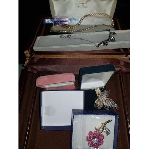 280 - A jewellery box and a quantity of costume jewellery including silver