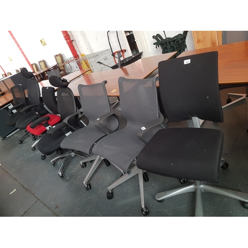 546 - Seven office swivel chairs