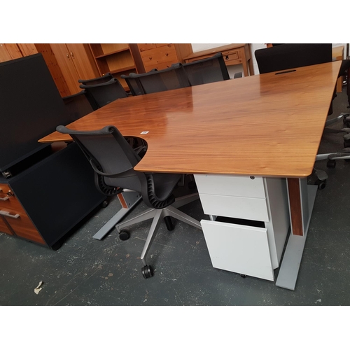 550 - A wooden top office desk, filing cabinet and a swivel chair