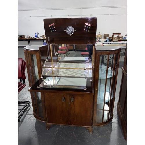 123 - A mahogany drinks/ display cabinet with fitted interior