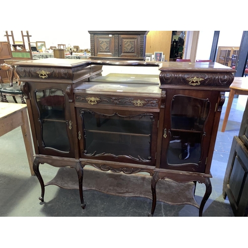 133 - A mahogany dresser/display base cabinet with glazed doors