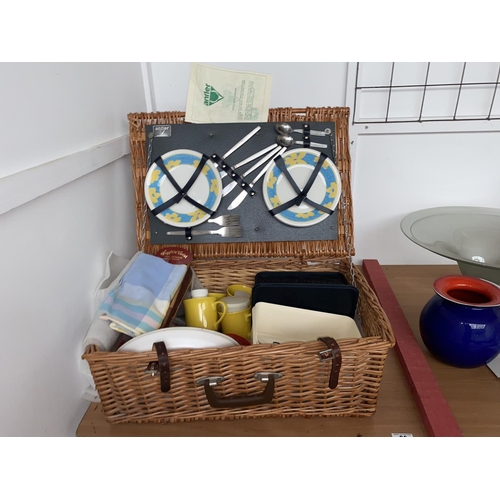 80 - A vintage Antler picnic set in basket