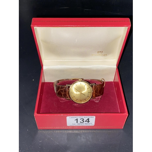 134 - A 9K gold Tudor gents wristwatch with leather strap and in original Tudor presentation box - manual ... 
